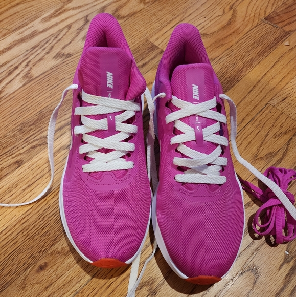 Hot Pink Nike Running Shoes - Size 10 - Picture 2 of 5